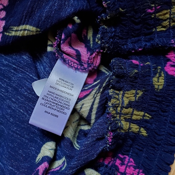 3 for $15 / Express • Cropped Floral Blouse with Flowy Sleeves - Picture 5 of 5